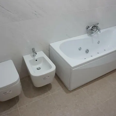 Nina לינה וארוחת בוקר 3*