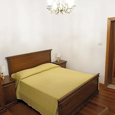 Nina Venezia