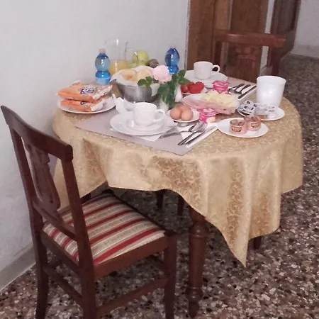 Alojamento de Acomodação e Pequeno-almoço Nina *