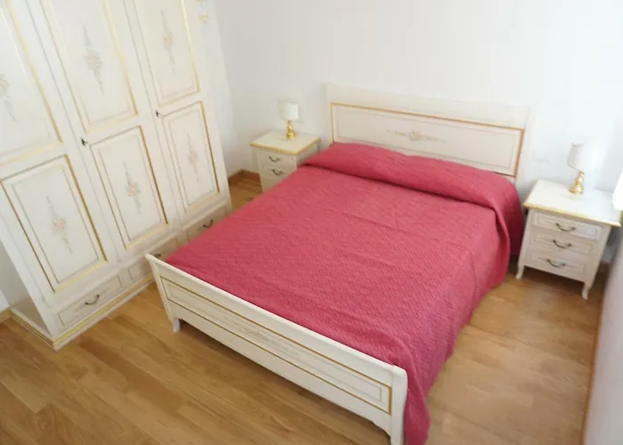 Alojamento de Acomodação e Pequeno-almoço Nina Veneza