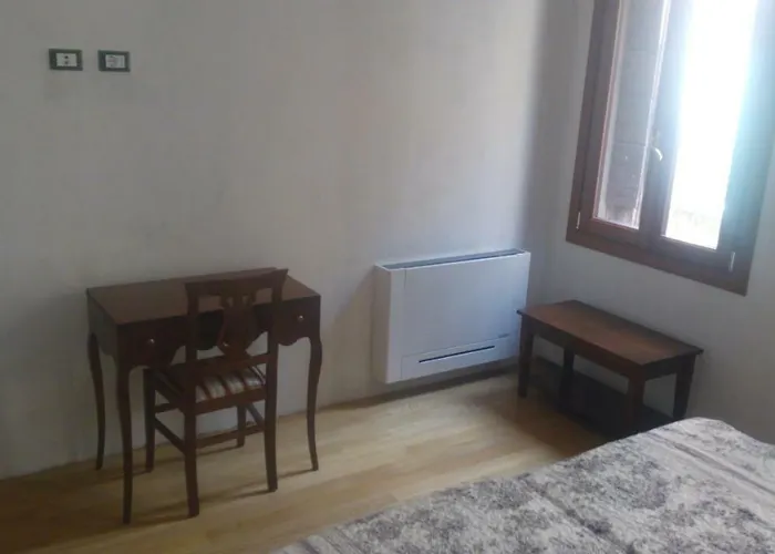 Alojamento de Acomodação e Pequeno-almoço Nina Veneza